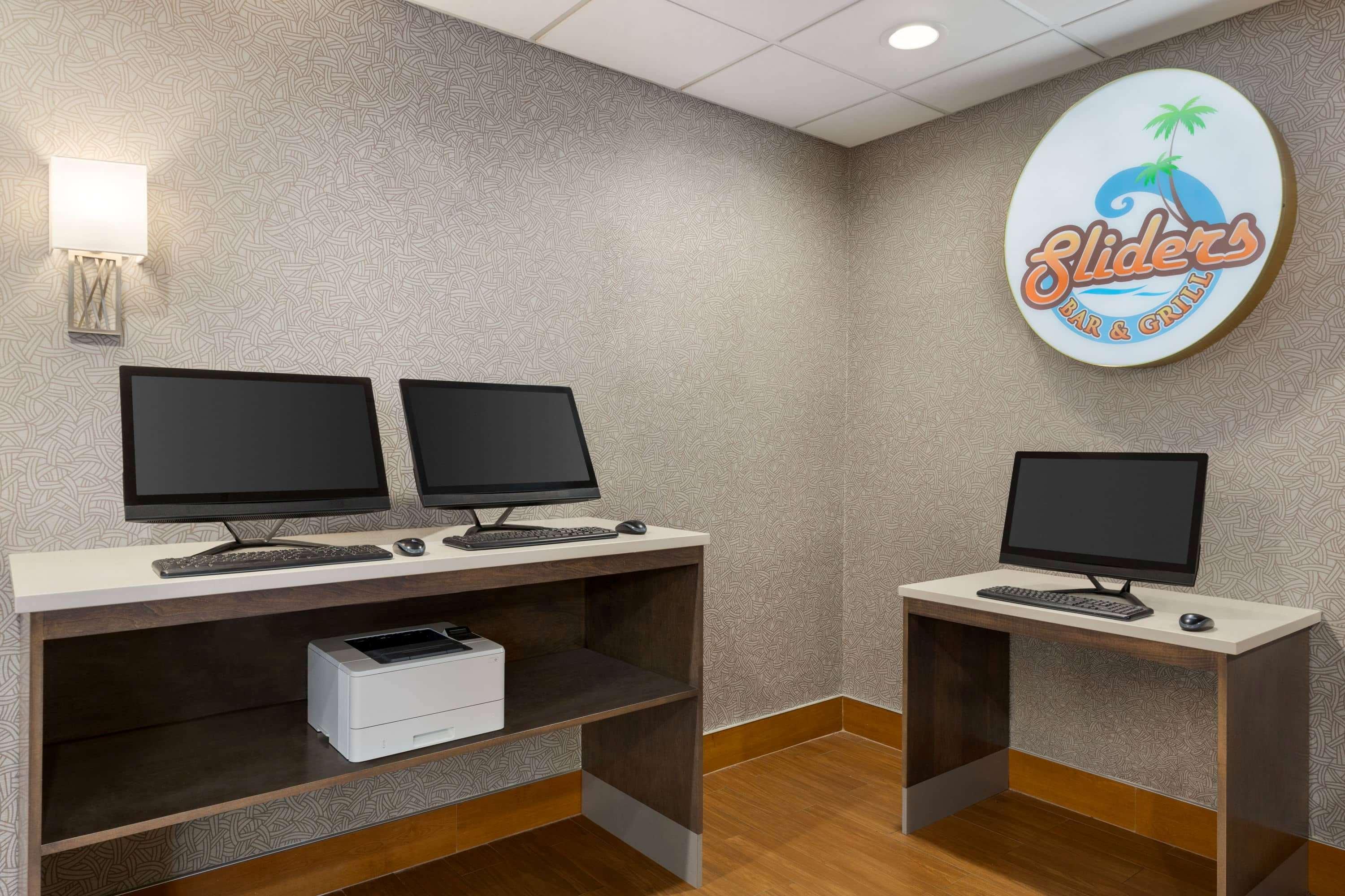 La Quinta Inn And Suites By Wyndham At Watiki Waterpark Rapid City Εξωτερικό φωτογραφία