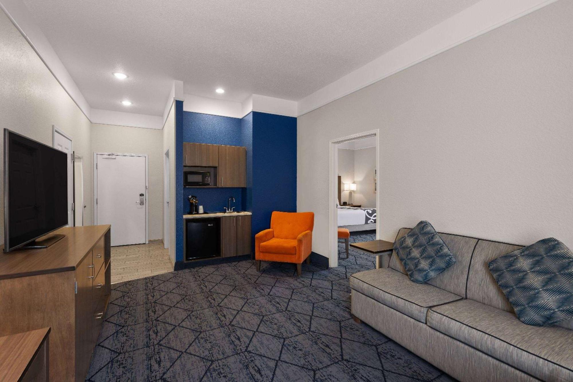 La Quinta Inn And Suites By Wyndham At Watiki Waterpark Rapid City Εξωτερικό φωτογραφία