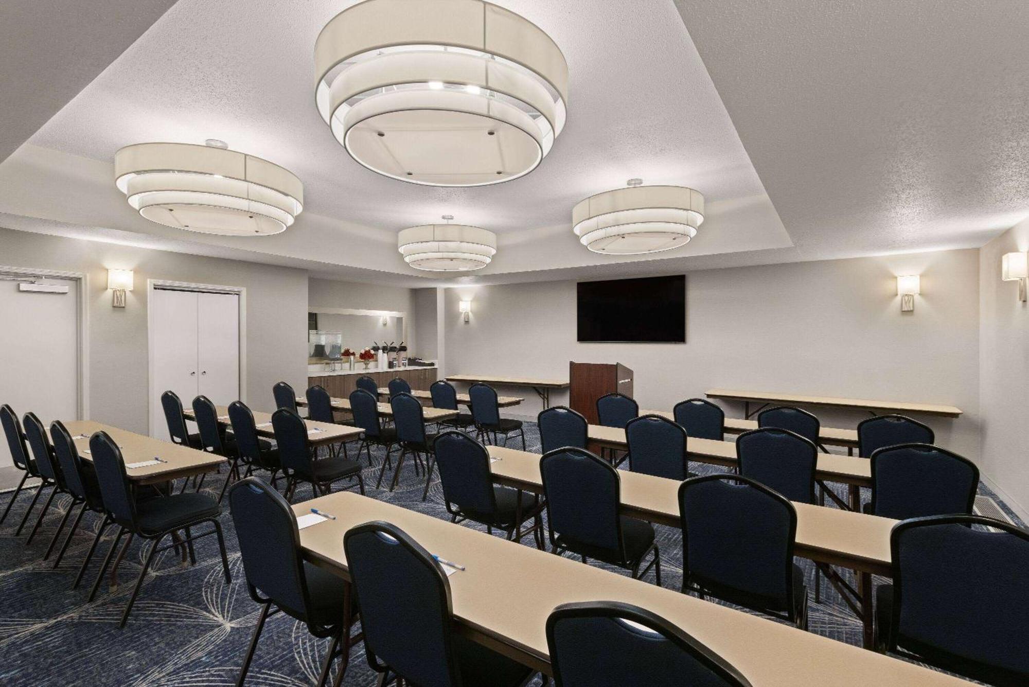 La Quinta Inn And Suites By Wyndham At Watiki Waterpark Rapid City Εξωτερικό φωτογραφία