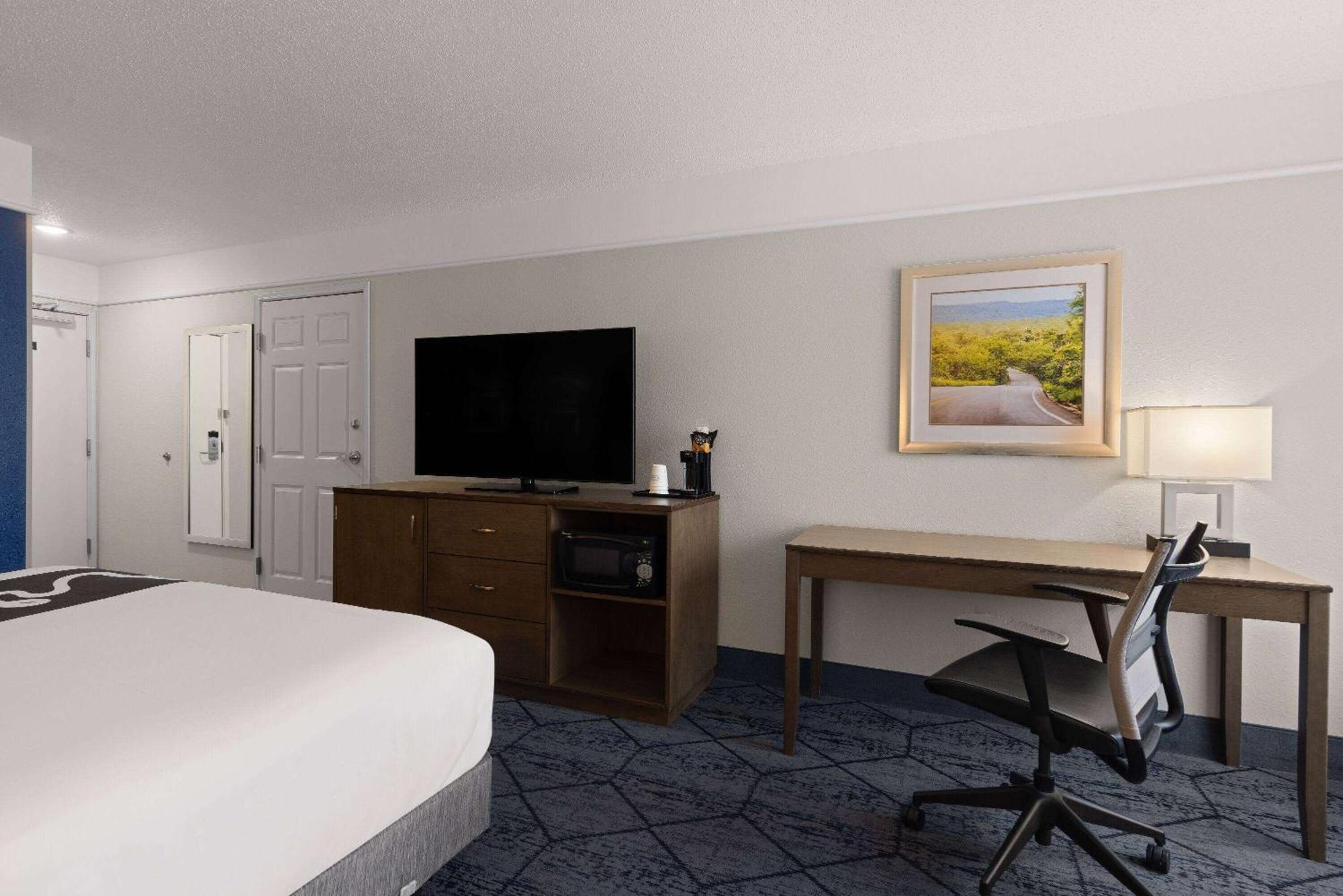La Quinta Inn And Suites By Wyndham At Watiki Waterpark Rapid City Εξωτερικό φωτογραφία