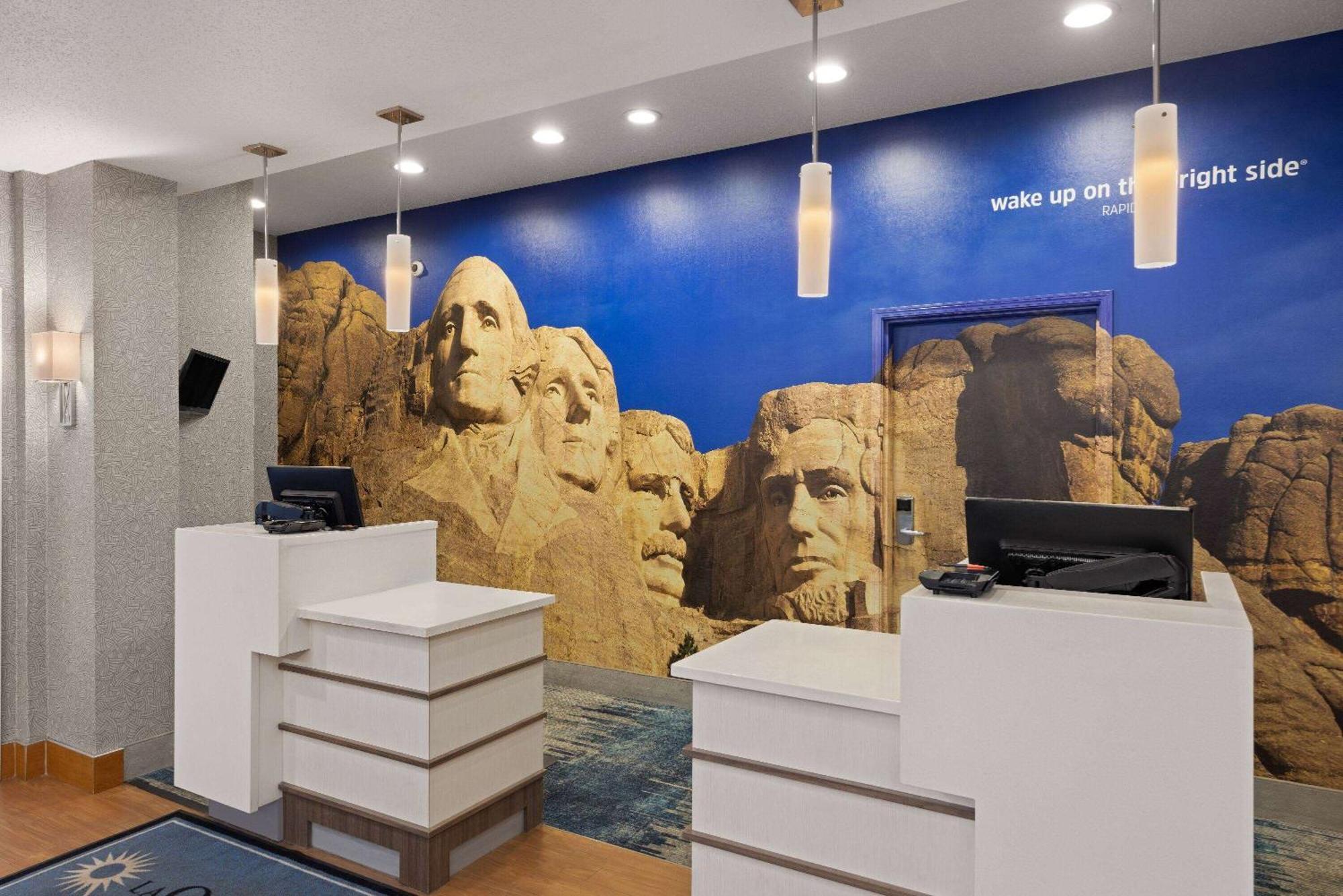 La Quinta Inn And Suites By Wyndham At Watiki Waterpark Rapid City Εξωτερικό φωτογραφία