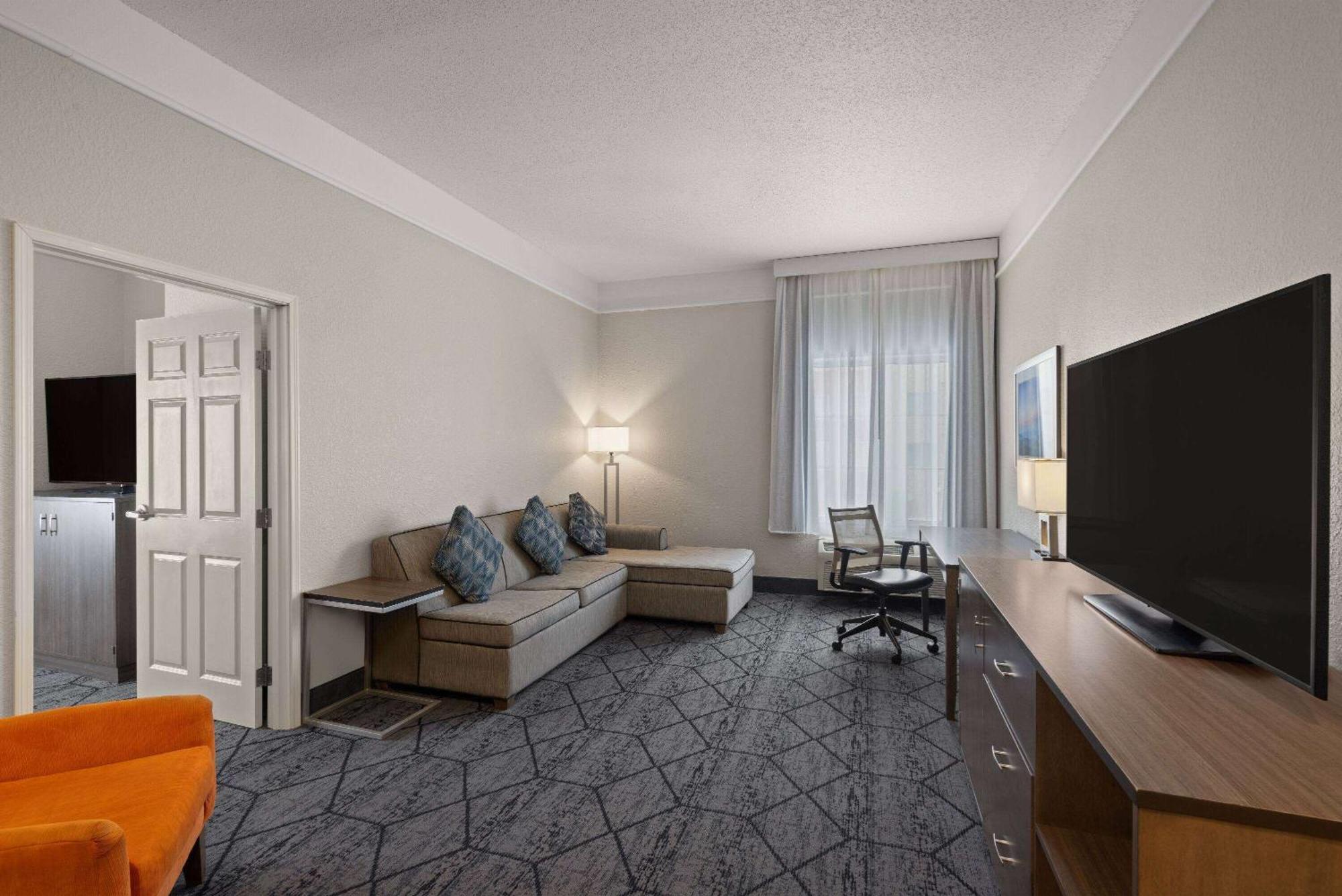 La Quinta Inn And Suites By Wyndham At Watiki Waterpark Rapid City Εξωτερικό φωτογραφία